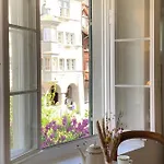 Apartment Old Town Charm & Location In